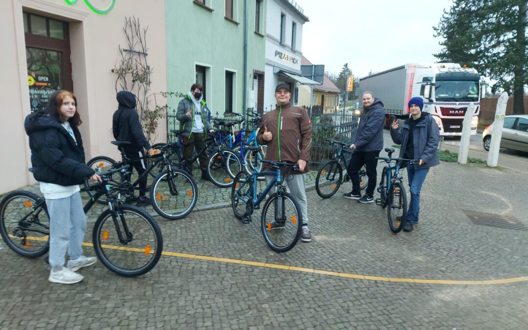 Neue Fahrräder für das Jugendwohnhaus